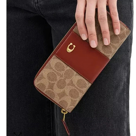 Coach Handbags - COACH Essential Signature Canvas Slim Accordion Zip Wallet